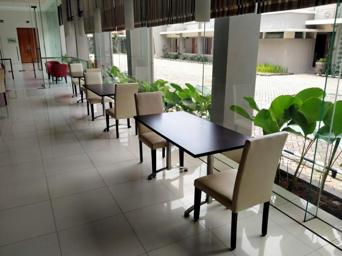 Hotel Quirin Semarang Ngoại thất bức ảnh