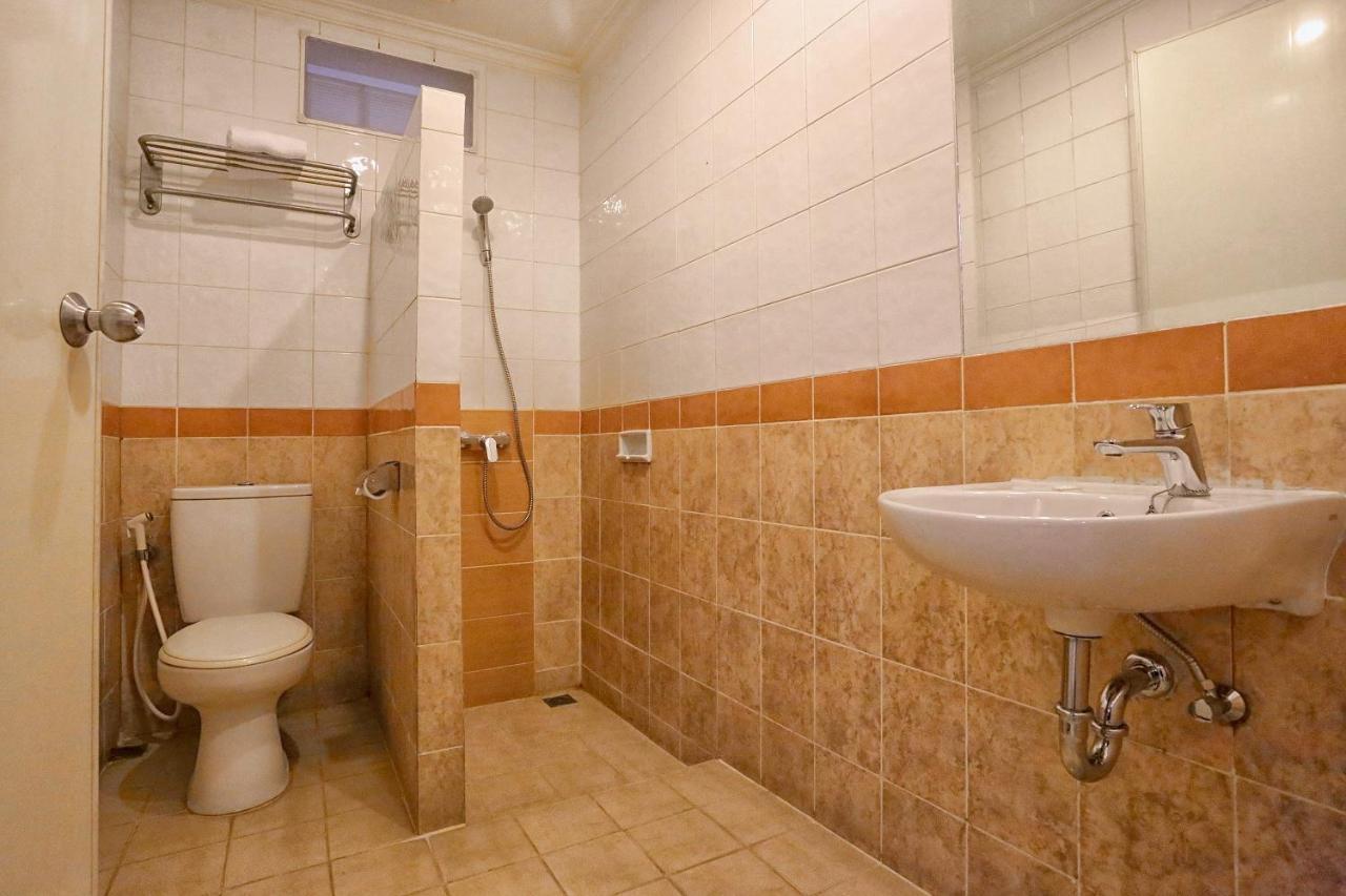 Hotel Quirin Semarang Ngoại thất bức ảnh