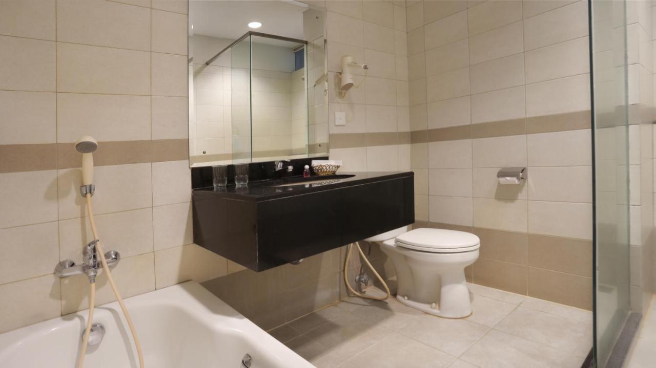 Hotel Quirin Semarang Ngoại thất bức ảnh