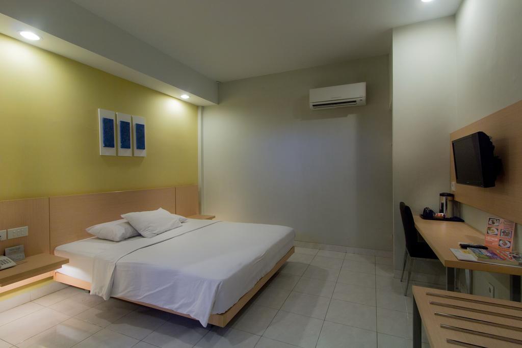 Hotel Quirin Semarang Phòng bức ảnh