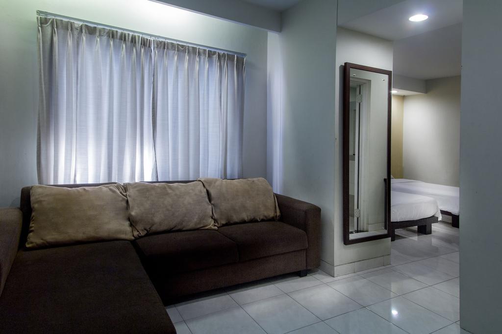 Hotel Quirin Semarang Phòng bức ảnh