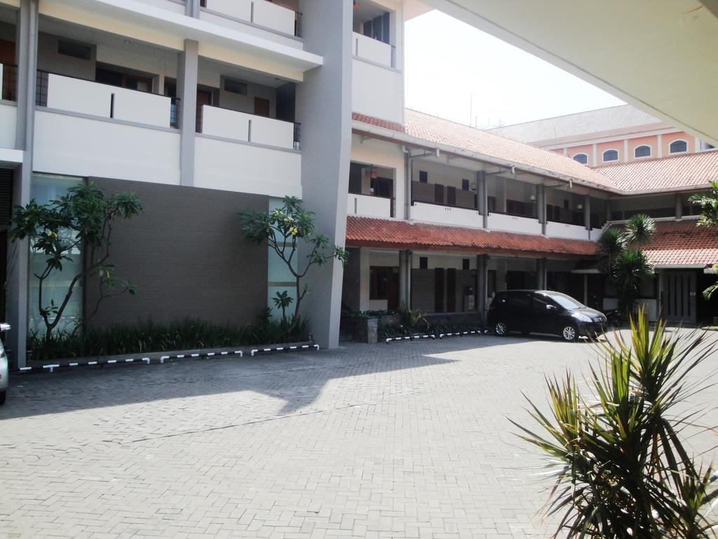 Hotel Quirin Semarang Ngoại thất bức ảnh