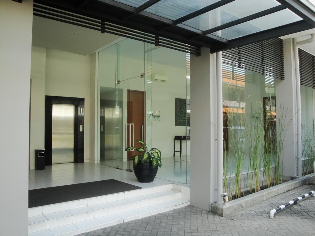 Hotel Quirin Semarang Ngoại thất bức ảnh